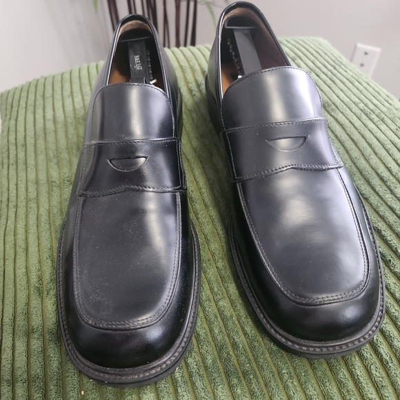 Bass Men's Sleek Black Loafers - Picture 1 of 8